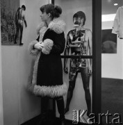 Lata 70., Warszawa, Polska.
Wystawa w Galerii Współczesnej prowadzonej przez Marię i Janusza Boguckich. 
Fot. Irena Jarosińska, zbiory Ośrodka KARTA