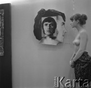 Lata 70., Warszawa, Polska.
Wystawa w Galerii Współczesnej prowadzonej przez Marię i Janusza Boguckich. 
Fot. Irena Jarosińska, zbiory Ośrodka KARTA
