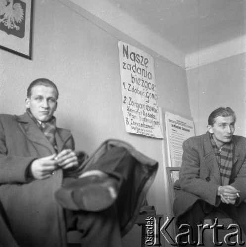 Listopad-grudzień 1956, Zakopane, woj. krakowskie, Polska.
Członkowie Rewolucyjnego Związku Młodzieży.
Fot. Irena Jarosińska, zbiory Ośrodka KARTA