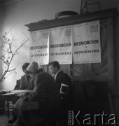 Listopad-grudzień 1956, Zakopane, woj. krakowskie, Polska.
Spotkanie organizacyjne członków Rewolucyjnego Związku Młodzieży.
Fot. Irena Jarosińska, zbiory Ośrodka KARTA