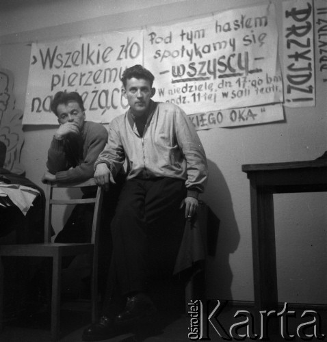 Listopad-grudzień 1956, Zakopane, woj. krakowskie, Polska.
Członkowie Rewolucyjnego Związku Młodzieży.
Fot. Irena Jarosińska, zbiory Ośrodka KARTA