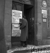 Listopad-grudzień 1956, Zakopane, woj. krakowskie, Polska.
Wojciech Niedziałek, przewodniczący Rewolucyjnego Związku Młodzieży i Związku Ofiar Hitleryzmu i Stalinizmu.
Fot. Irena Jarosińska, zbiory Ośrodka KARTA