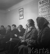 Listopad-grudzień 1956, Zakopane, woj. krakowskie, Polska.
Spotkanie organizacyjne członków Rewolucyjnego Związku Młodzieży.
Fot. Irena Jarosińska, zbiory Ośrodka KARTA