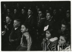 Lata 50. lub 60., Warszawa, Polska.
Widownia w teatrze w Guliwer.
Fot. Irena Jarosińska, zbiory Ośrodka KARTA