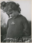 Brak daty, Polska.
Dziewczynka.
Fot. Irena Jarosińska, zbiory Ośrodka KARTA