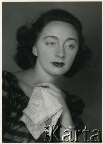 Brak daty, Polska.
Portret kobiety.
Fot. Irena Jarosińska, zbiory Ośrodka KARTA