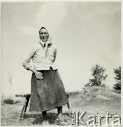 Lata 50., Polska.
Kobieta na wsi.
Fot. Irena Jarosińska, zbiory Ośrodka KARTA