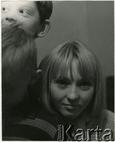 Lata 50. lub 60., Warszawa, Polska.
Dzieci w świetlicy komitetu blokowego przy al. Świerczewskiego 95/99 (obecnie al. 