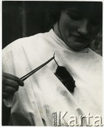 Lata 60., Polska.
Laboratorium.
Fot. Irena Jarosińska, zbiory Ośrodka KARTA
