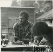 1978-1987, Grobka, Polska.
Rodzina leśniczego z Grobki.
Fot. Irena Jarosińska, zbiory Ośrodka KARTA