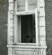 Lata 70., Warszawa, Polska.
Wiesław Borowski w Galerii Foksal (ulica Foksal 4).
Fot. Irena Jarosińska, zbiory Ośrodka KARTA