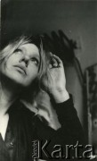 1971, Wrocław, Polska.
Aktorka Maja Komorowska w kościele św. Stanisława, św. Doroty i św. Wacława.
Fot. Irena Jarosińska, zbiory Ośrodka KARTA