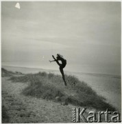 1960, Warszawa, Polska.
Tancerka Barbara Bittnerówna - primabalerina Opery Poznańskiej, Opery Śląskiej i Opery Narodowej w Warszawie.
Fot. Irena Jarosińska, zbiory Ośrodka KARTA