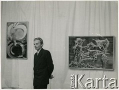 Prawdopodobnie lata 60., Polska.
Malarz Jerzy Tchórzewski.
Fot. Irena Jarosińska, zbiory Ośrodka KARTA