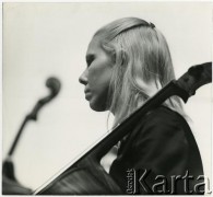 Brak, daty, Warszawa, Polska.
Uczennica Wyższej Szkoły Muzycznej.
Fot. Irena Jarosińska, zbiory Ośrodka KARTA