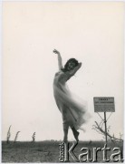 1960, Warszawa, Polska.
Tancerka Barbara Bittnerówna - primabalerina Opery Poznańskiej, Opery Śląskiej i Opery Narodowej w Warszawie.
Fot. Irena Jarosińska, zbiory Ośrodka KARTA