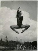 1960, Warszawa, Polska.
Tancerka Barbara Bittnerówna - primabalerina Opery Poznańskiej, Opery Śląskiej i Opery Narodowej w Warszawie.
Fot. Irena Jarosińska, zbiory Ośrodka KARTA