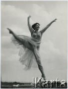 1960, Warszawa, Polska.
Tancerka Barbara Bittnerówna - primabalerina Opery Poznańskiej, Opery Śląskiej i Opery Narodowej w Warszawie.
Fot. Irena Jarosińska, zbiory Ośrodka KARTA