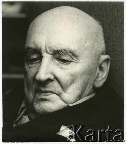 Lata 60., Warszawa, Polska.
Artysta Henryk Stażewski w swojej pracowni.
Fot. Irena Jarosińska, zbiory Ośrodka KARTA