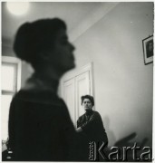 Lata 60., Polska.
W głębi aktorka Alina Janowska.
Fot. Irena Jarosińska, zbiory Ośrodka KARTA