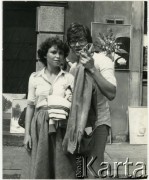 1978, Warszawa, Polska.
Aktor Mirosław Konarowski na Rynku Starego Miasta.
Fot. Irena Jarosińska, zbiory Ośrodka KARTA