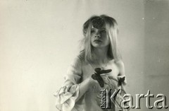 Brak daty, Polska.
Sesja zdjęciowa.
Fot. Irena Jarosińska, zbiory Ośrodka KARTA