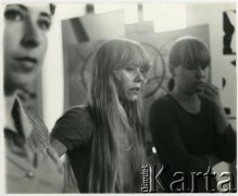 Czerwiec 1979, Warszawa, Polska.
Studentki Akademii Sztuk Pięknych.
Fot. Irena Jarosińska, zbiory Ośrodka KARTA