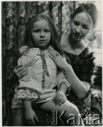 Lata 60. lub 70., Polska.
Malarka Viola Wieczorek.
Fot. Irena Jarosińska, zbiory Ośrodka KARTA 
