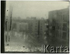 Brak daty, Warszawa-Wola, Polska.
Widok z okna mieszkania Ireny Jarosińskiej przy ul. Smoczej 20a w stronę ul. Anielewicza.
Fot. Irena Jarosińska, zbiory Ośrodka KARTA