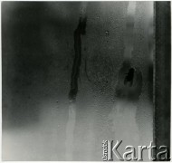 Brak daty, Warszawa-Wola, Polska.
Okno mieszkania Ireny Jarosińskiej przy ul. Smoczej 20a.
Fot. Irena Jarosińska, zbiory Ośrodka KARTA