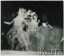 Brak daty, Polska.
Artyści na scenie - fotomontaż.
Fot. Irena Jarosińska, zbiory Ośrodka KARTA