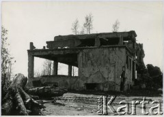 Brak daty, Gdańsk-Westerplatte, Polska.
Ruiny koszar. 
Fot. Irena Jarosińska, zbiory Ośrodka KARTA