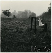 Brak daty, Grobka, Polska.
Okolice domu wynajmowanego przez Irenę Jarosińską.
Fot. Irena Jarosińska, zbiory Ośrodka KARTA