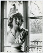 Brak daty, Warszawa, Polska.
Łazienki Królewski, popiersie Aleksandra Wielkiego.
Fot. Irena Jarosińska, zbiory Ośrodka KARTA