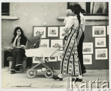 Lata 70., Kazimierz Dolny, Polska.
Rynek.
Fot. Irena Jarosińska, zbiory Ośrodka KARTA