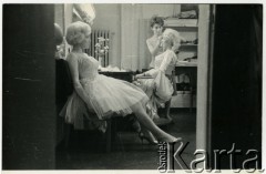 Ok. 1961, Warszawa, Polska.
Charakteryzatornia Telewizji Polskiej.
Fot. Irena Jarosińska, zbiory Ośrodka KARTA