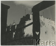 Lata 50., Warszawa, Polska.
Kamienice. 
Fot. Irena Jarosińska, zbiory Ośrodka KARTA