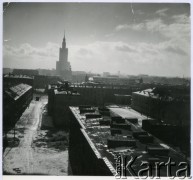 Ok. 1955, Warszawa, Polska.
Perspektywa ul. Orlej widziana z okna pracowni Ireny Jarosińskiej w al. Świerczewskiego 95/99 (obecnie al. 