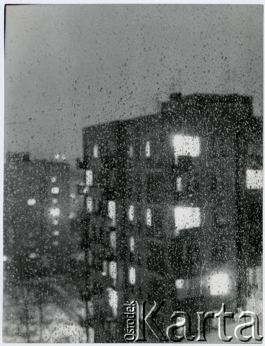 Brak daty, Warszawa-Wola, Polska.
Widok z okna mieszkania Ireny Jarosińskiej przy ul. Smoczej 20a w stronę ul. Anielewicza.
Fot. Irena Jarosińska, zbiory Ośrodka KARTA