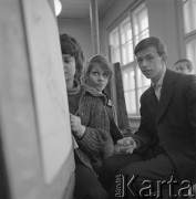 1961-1970, Opole, woj. opolskie, Polska.
Państwowe Liceum Sztuk Plastycznych. Uczniowie podczas zajęć z malarstwa i rysunku. 
Fot. Irena Jarosińska, zbiory Ośrodka KARTA