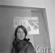 Lata 60. lub 70., Zamość, woj. lubelskie, Polska.
Uczennica z Państwowego Liceum Sztuk Plastycznych.
Fot. Irena Jarosińska, zbiory Ośrodka KARTA

