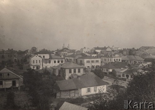 1921-1924, Włodzimierz Wołyński, Wołyń, Polska.
Panorama miasta, w tle wieże kościoła.
Fot. NN, zbiory Ośrodka KARTA, kolekcję starosty włodzimierskiego - Wacława Malanowskiego, przekazała Krystyna Ścisłowska.