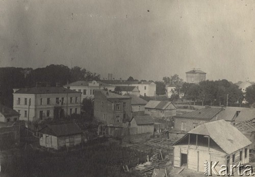 1921-1924, Włodzimierz Wołyński, Wołyń, Polska.
Panorama miasta, w tle z lewej budynek Magistratu.
Fot. NN, zbiory Ośrodka KARTA, kolekcję starosty włodzimierskiego - Wacława Malanowskiego, przekazała Krystyna Ścisłowska.