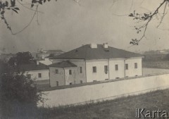 1921-1924, Włodzimierz Wołyński, Wołyń, Polska.
Budynek więzienia wzniesiony przez władze carskie na miejscu średniowiecznego grodziska.
Fot. NN, zbiory Ośrodka KARTA, kolekcję starosty włodzimierskiego - Wacława Malanowskiego, przekazała Krystyna Ścisłowska.