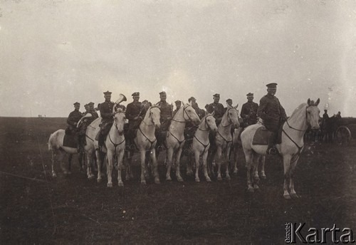1921-1924, Włodzimierz Wołyński, Wołyń, Polska.
Uroczystości wojskowe. Orkiestra kawaleryjska.
Fot. NN, zbiory Ośrodka KARTA, kolekcję starosty włodzimierskiego - Wacława Malanowskiego, przekazała Krystyna Ścisłowska.

