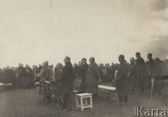 1921-1924, Włodzimierz Wołyński, Wołyń, Polska.
Generałowie: Kajetan Olszewski i Jan Romer oraz wicewojewoda Siedlecki podczas wręczania przez przedstawicieli miasta Lublina sztandaru 23 Pułkowi Piechoty.
Fot. NN, zbiory Ośrodka KARTA, kolekcję starosty włodzimierskiego - Wacława Malanowskiego, przekazała Krystyna Ścisłowska.

