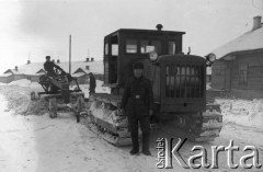 1955-1957, Workuta, Komi ASRR, ZSRR.
Odśnieżanie workuckiej ulicy.
Fot. Eugeniusz Cydzik, udostępnił Eugeniusz Cydzik w ramach projektu 