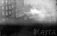 18.12.1970, Szczecin, Polska.
Ulica Mazurska, tłumienie przez władze wystapień robotniczych, wybuchające pociski z gazem.
Fot. Kazimierz Paprocki, zbiory Ośrodka KARTA.

