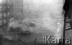 18.12.1970, Szczecin, Polska.
Ulica Mazurska, tłumienie przez władze wystąpień robotniczych, wybuchające pociski z gazem.
Fot. Kazimierz Paprocki, zbiory Ośrodka KARTA.

