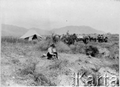 1913, Północna Mongolia lub Syberia.
Konstancja Poklewska-Koziełł. 
Zdjęcie pochodzi z albumu z podróży Zdzisława i Konstancji Poklewskich-Koziełł, Janusza i Natalii Łosiów oraz Stanisława i Julii Rosenwerthów do Mongolii w 1913 roku. 
Fot. Zdzisław Poklewski-Koziełł, zbiory Ośrodka KARTA, przekazała Hanna Kunachowicz
